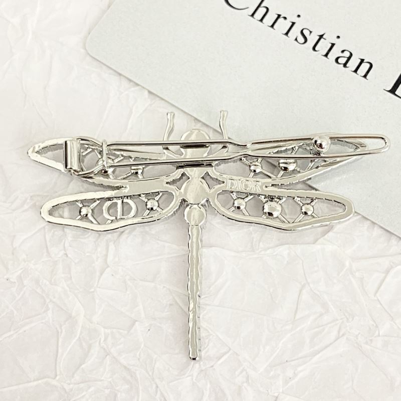 chr1st1an D10r brooches